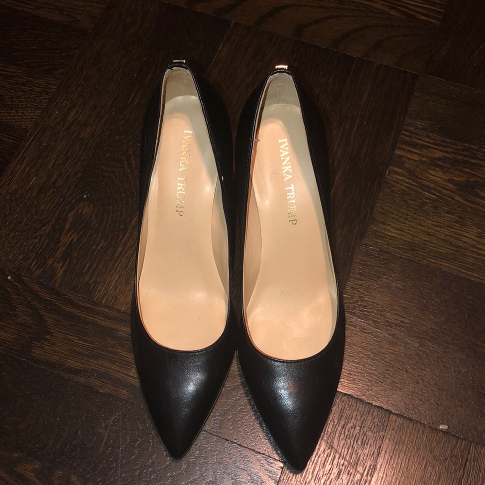 Black Classic Pumps 🍷